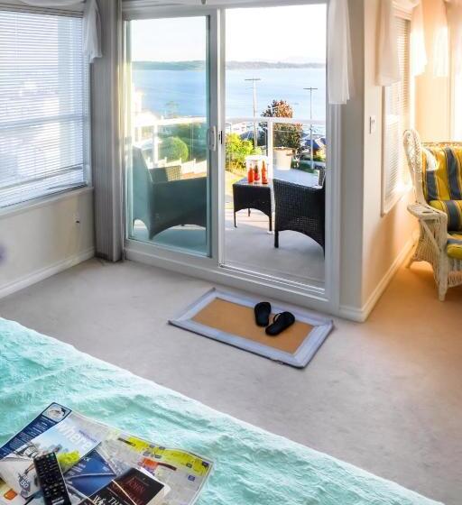 Standard Szoba King Size Bed, Star Of The Sea Guest House