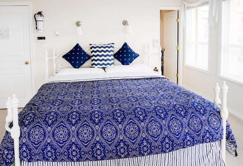 Standard Szoba King Size Bed, Star Of The Sea Guest House