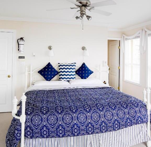 Standard Szoba King Size Bed, Star Of The Sea Guest House