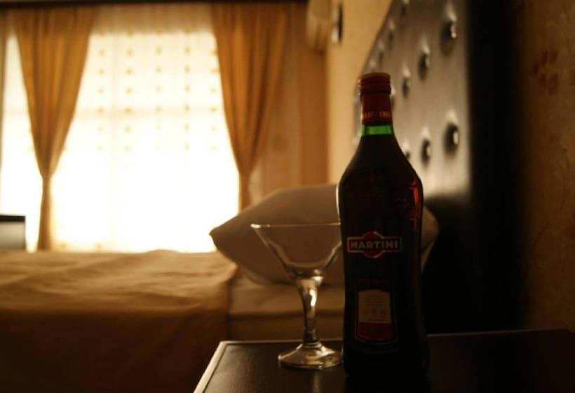 اتاق استاندارد یک نفره, Avand