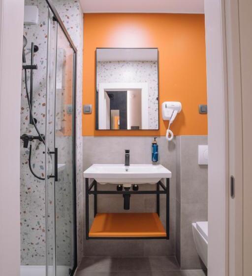 이코노미 룸, Bolero