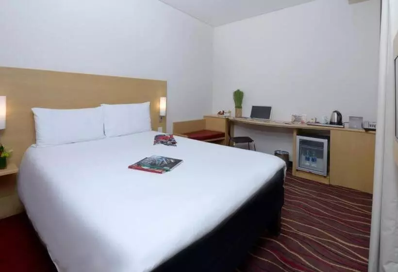 اتاق سوپریور با چشم‌انداز دریا, Ibis Seef Manama