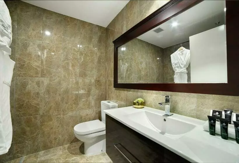 Deluxe Suite King Bed, International Hotel Wagga Wagga