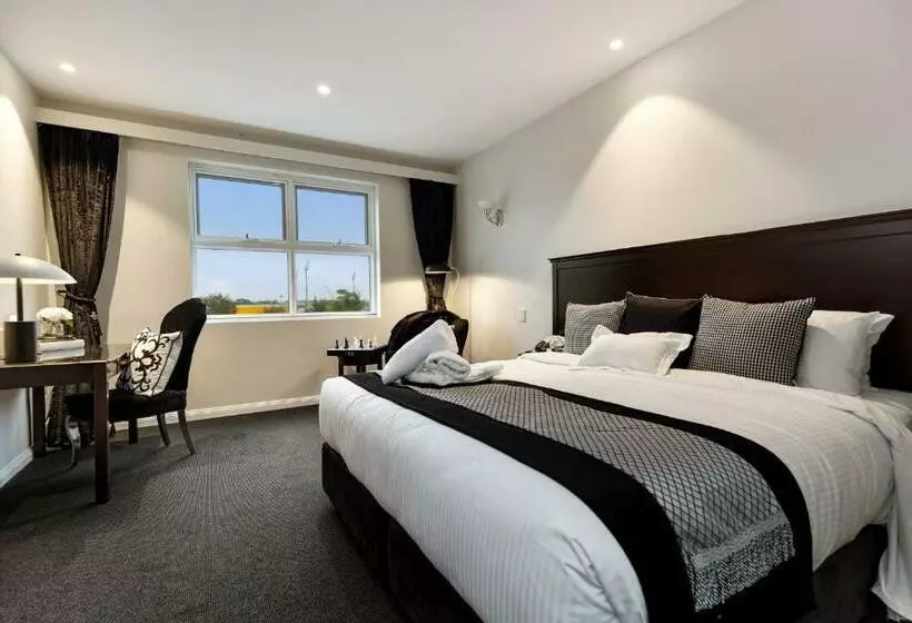 Deluxe Suite King Bed, International Hotel Wagga Wagga