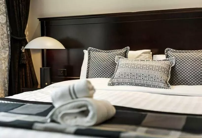 Deluxe Suite King Bed, International Hotel Wagga Wagga