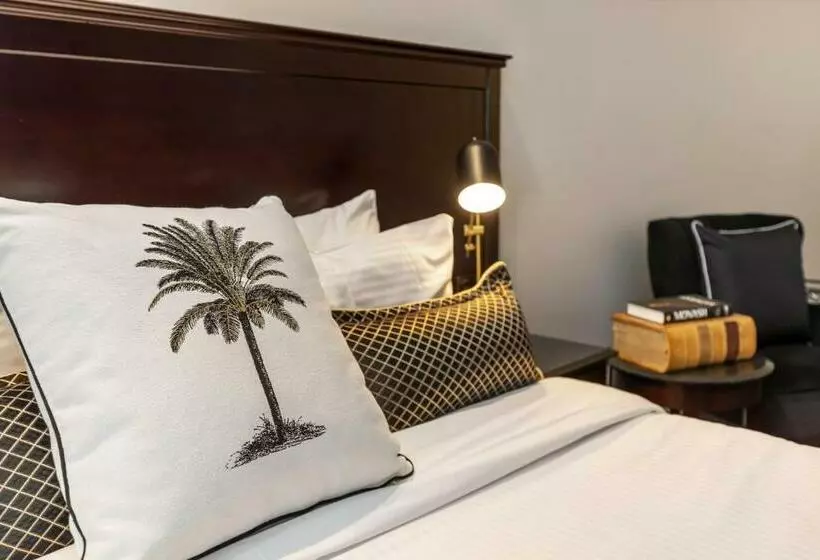 Deluxe Suite King Bed, International Hotel Wagga Wagga