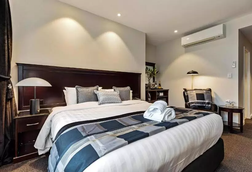 Deluxe Suite King Bed, International Hotel Wagga Wagga