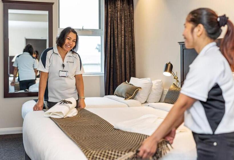 جناح, International Hotel Wagga Wagga