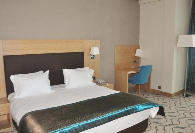 标准单人间, Margi