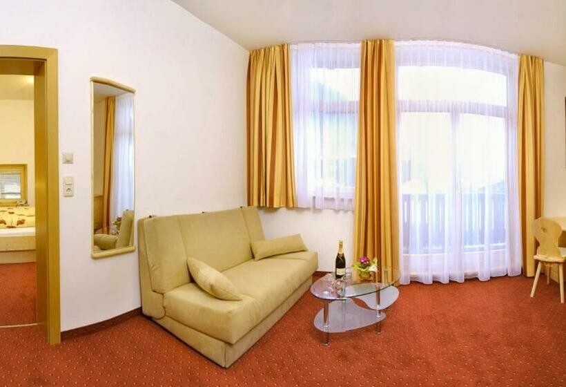 اتاق خانوادگی با چشم‌انداز کوه, Restaurant Platzwirt