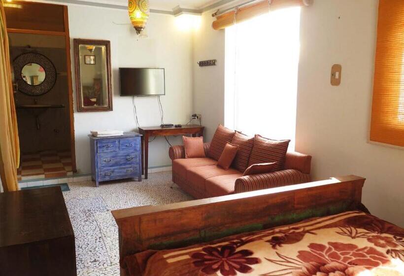 Quarto standard, Yogis Guest House