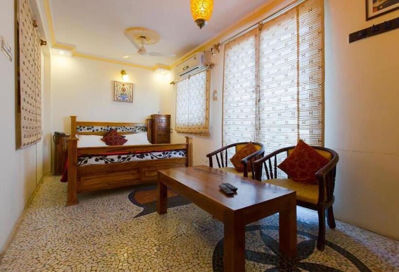 Quarto deluxe, Yogis Guest House