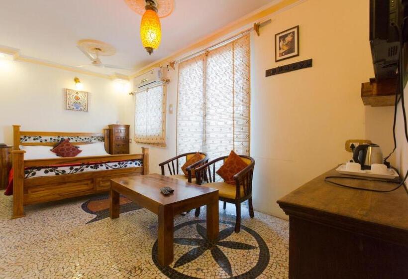 Quarto deluxe, Yogis Guest House