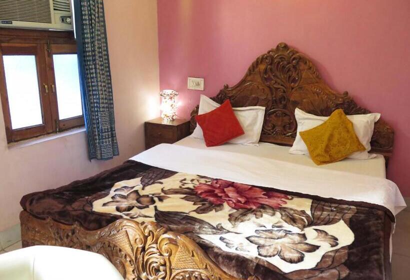 Quarto deluxe, Yogis Guest House