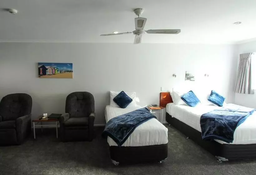 استودیوی سوپریور, Bk's Magnolia Motor Lodge