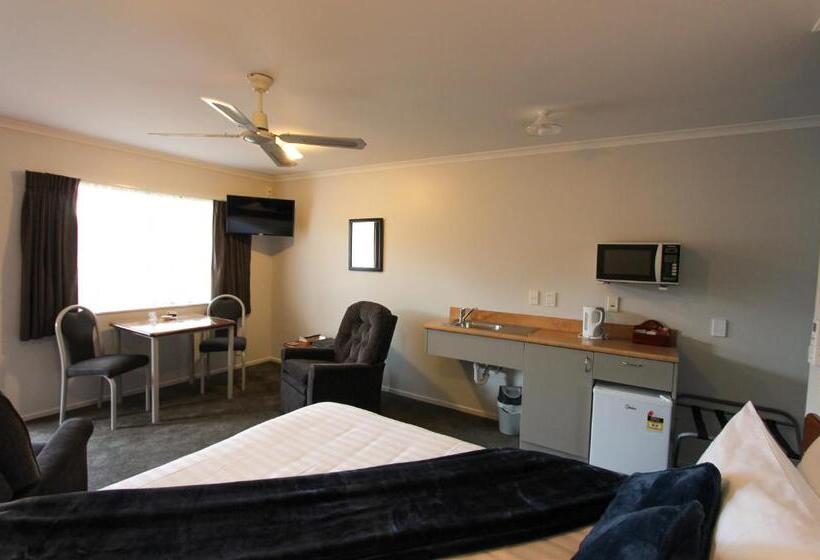 스탠다드 스튜디오, Bk's Magnolia Motor Lodge