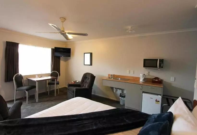 استودیوی استاندارد, Bk's Magnolia Motor Lodge