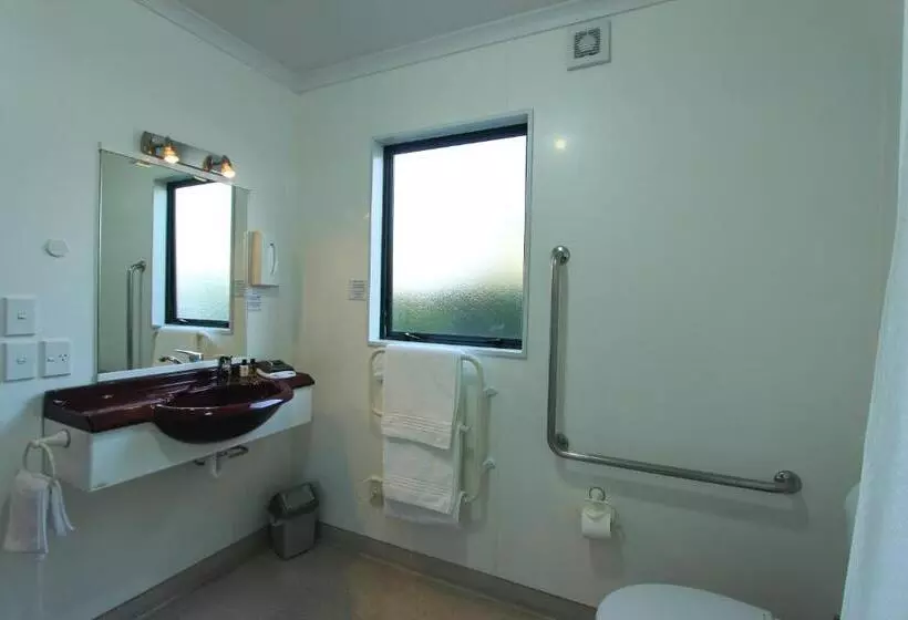 استودیوی استاندارد, Bk's Magnolia Motor Lodge