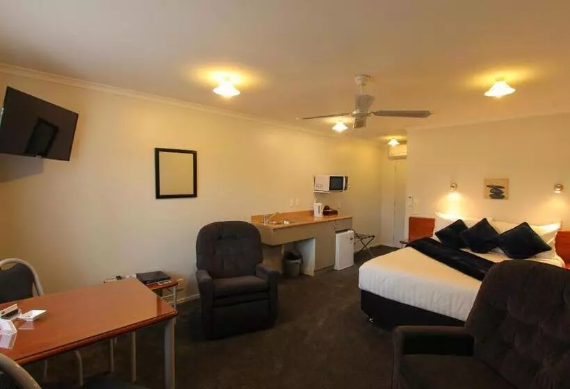 استودیوی استاندارد, Bk's Magnolia Motor Lodge