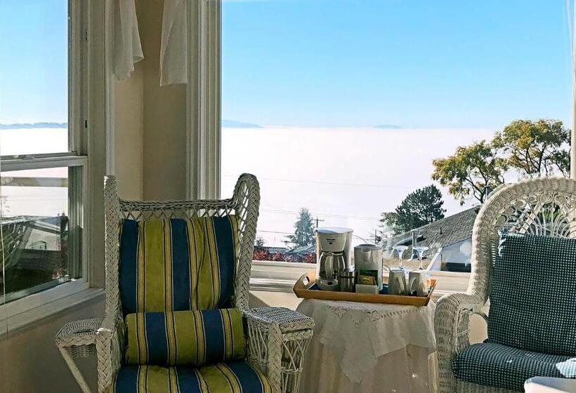 Standard Szoba King Size Bed, Star Of The Sea Guest House