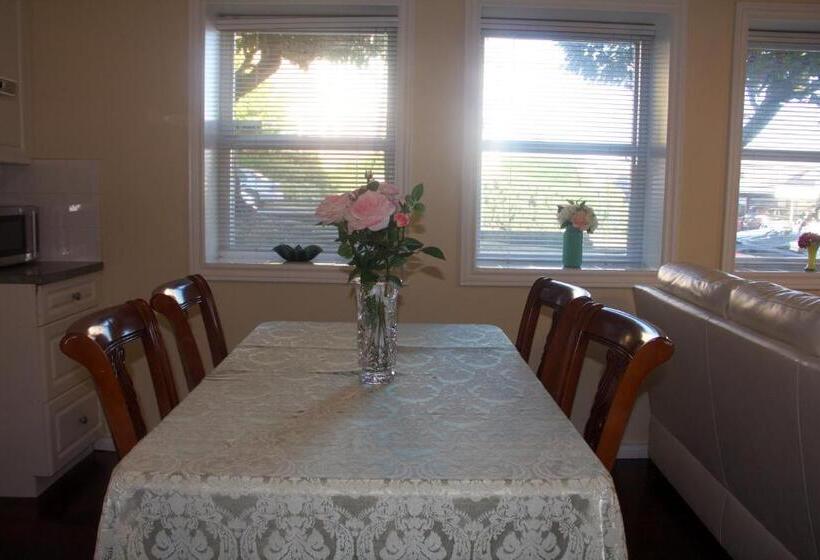 Családi Stúdió, Star Of The Sea Guest House