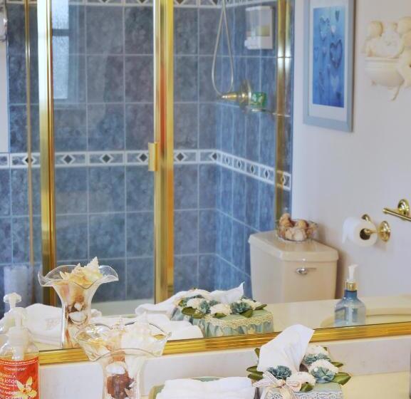 Standard Szoba King Size Bed, Star Of The Sea Guest House