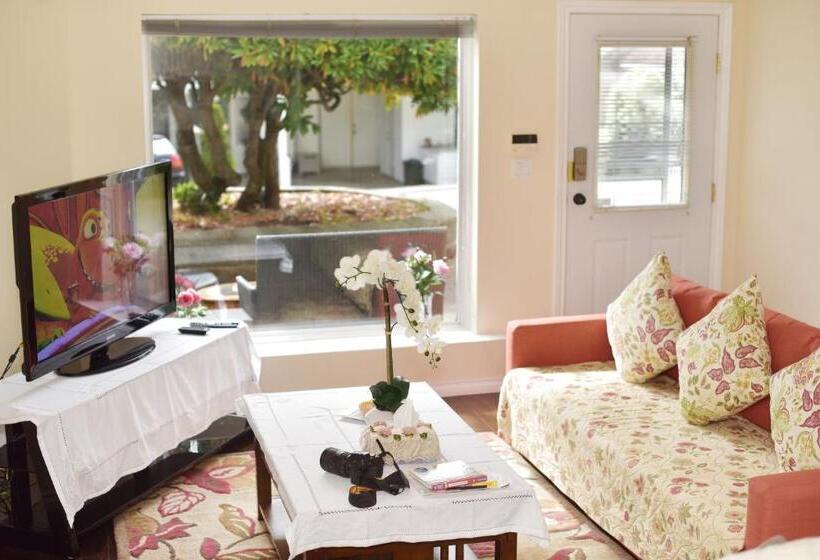 Családi Stúdió, Star Of The Sea Guest House