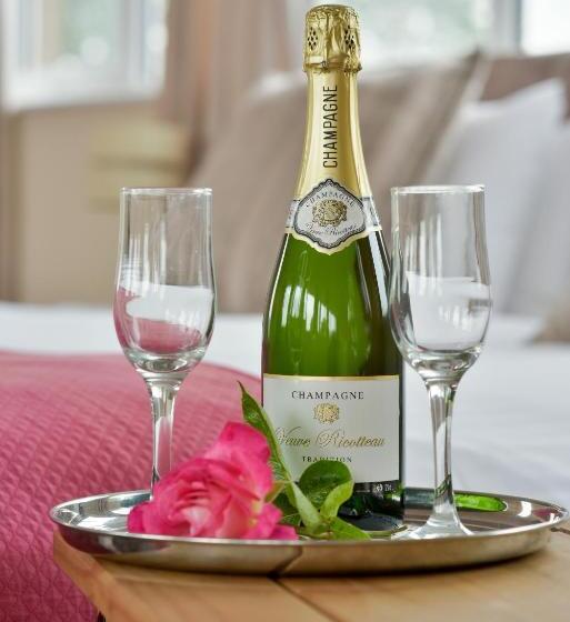 Пентхаус Люкс, Edenhall Country