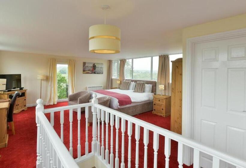 Пентхаус Люкс, Edenhall Country