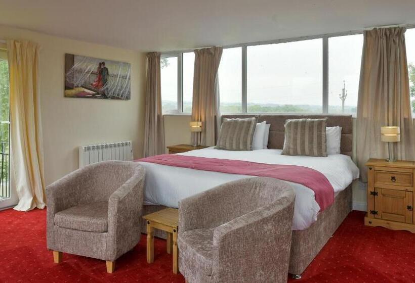 Пентхаус Люкс, Edenhall Country