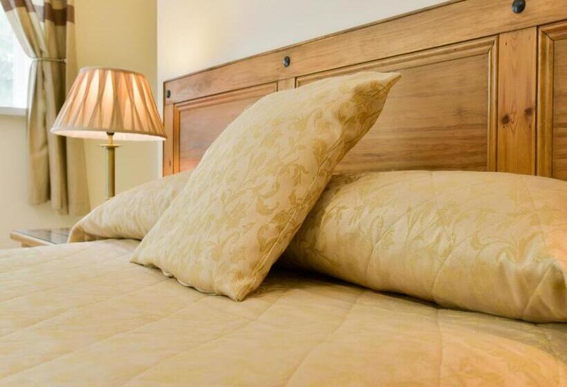 Номер Стандарт, Edenhall Country