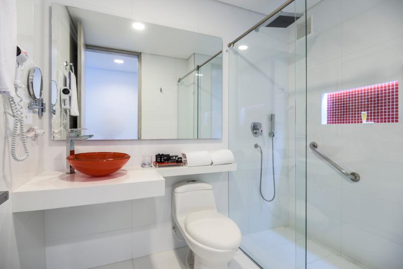 标准三人间, Black Tower Premium