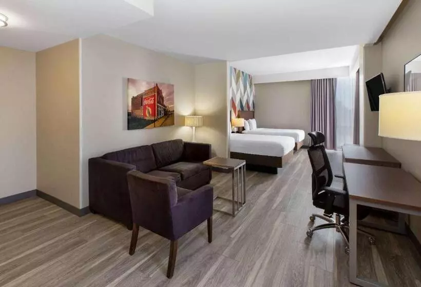 スタンダードスタジオ, La Quinta Inn & Suites By Wyndham Tulsa Downtown   Route 66