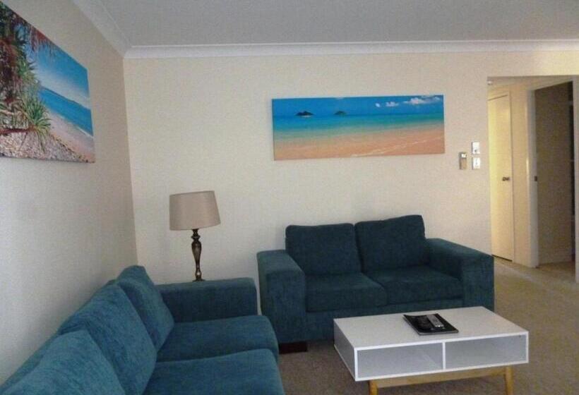 דירת שני חדרים עם מרפת, Le Lavandou Apartments