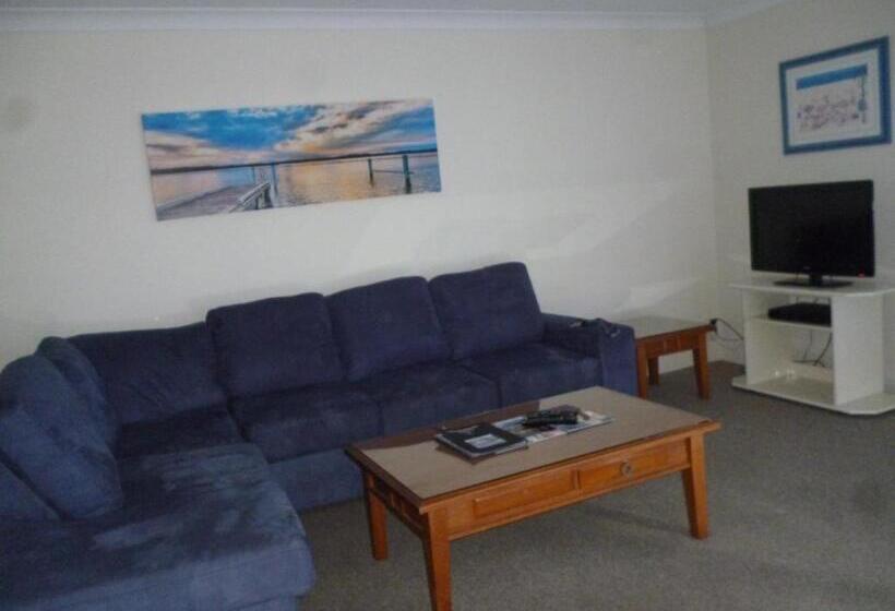 2 Bedroom Family Apartment with Balcony, Le Lavandou Apartments