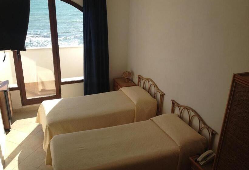 غرفة قياسية مطلّة علي البحر, Miramare Garzia