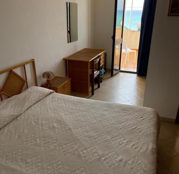 Triple Room Sea View, Miramare Garzia
