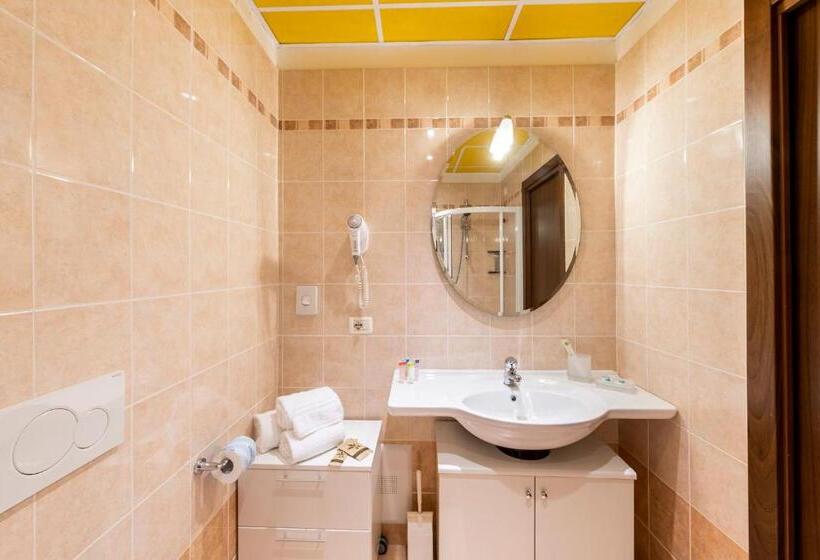 غرفة قياسية مطلة على الجبل, Pineta Campi