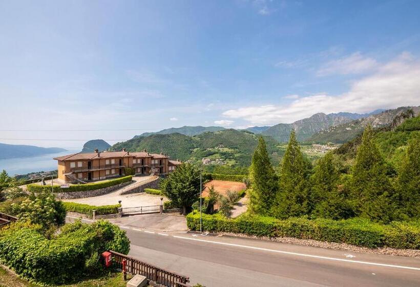 غرفة قياسية ثلاثية ذات اطلالة, Pineta Campi