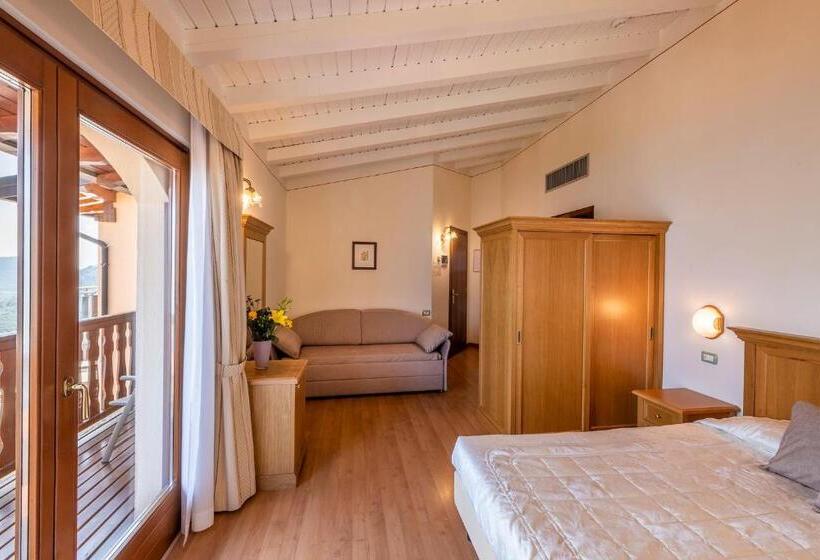 غرفة ديلوكس مطلة على البحيرة, Pineta Campi