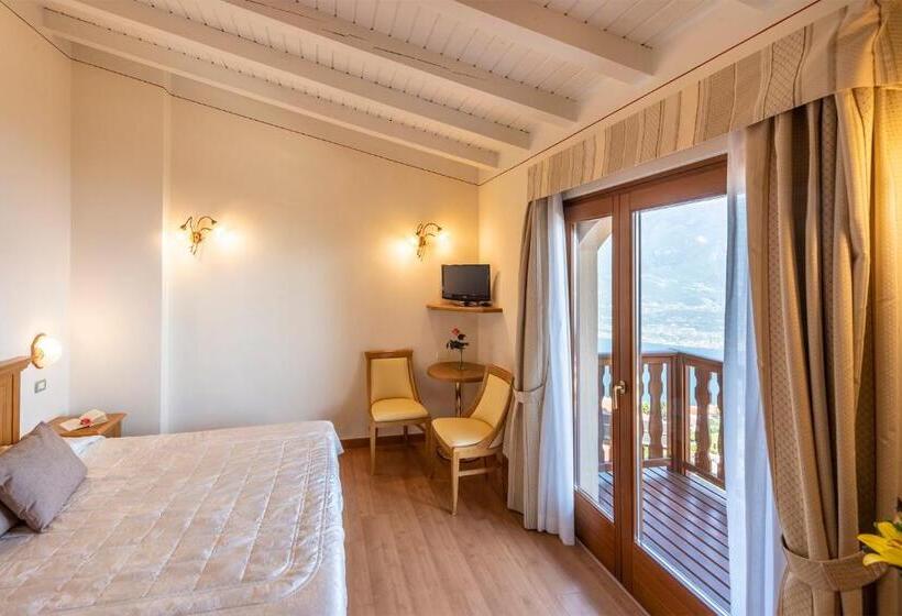 غرفة ديلوكس مطلة على البحيرة, Pineta Campi