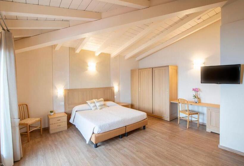 غرفة ديلوكس مطلة على البحيرة, Pineta Campi