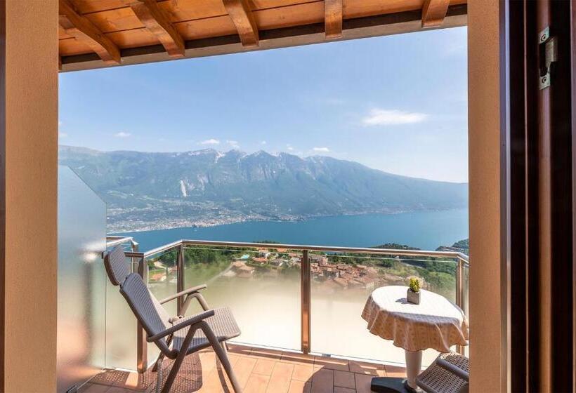 غرفة قياسية مطلّة علي البحيرة, Pineta Campi