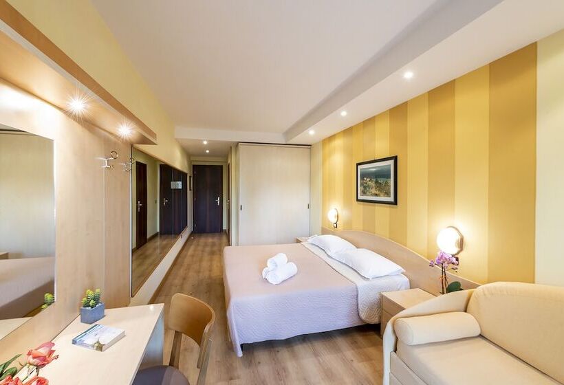 غرفة قياسية مطلة على الجبل, Pineta Campi