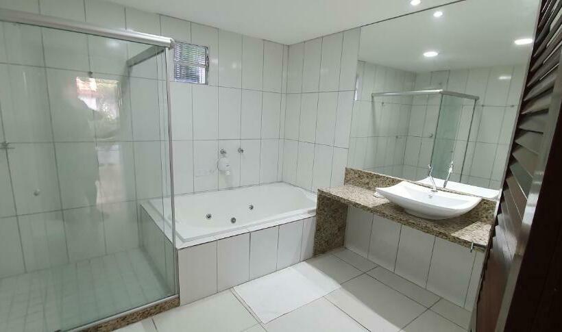 带按摩浴盆的套房, Pousada Das Oliveiras