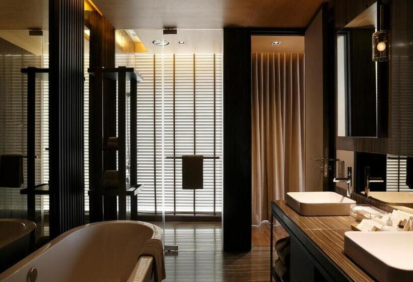 可观景的套房, Roseate House New Delhi