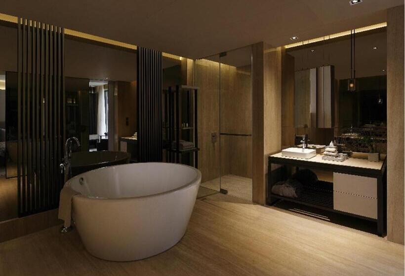 可观景的套房, Roseate House New Delhi