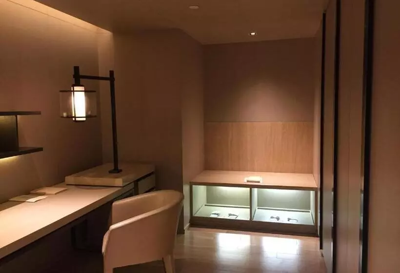 سوئیت با چشم‌انداز, Roseate House New Delhi