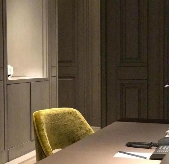 小型套房, Roseate House New Delhi