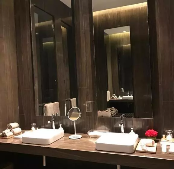 Suite with Terrace, Roseate House New Delhi